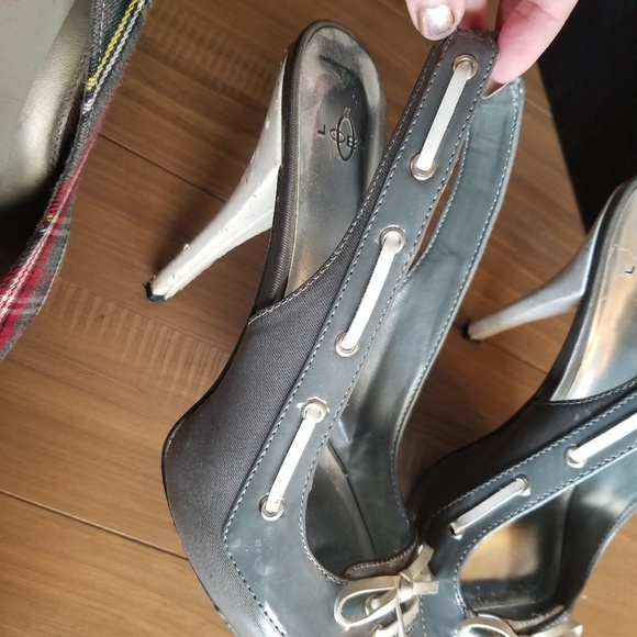 Women's Heels - Picture 6 of 7